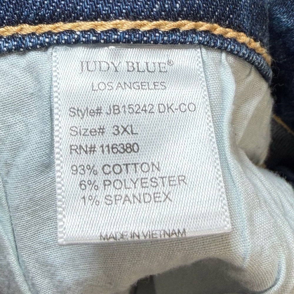 Judy blue distressed denim Shorts - Picture 9 of 16